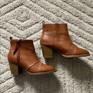 Old Navy Women's Tan Ankle Boots